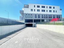 Pronájem garážového stání, Znojmo, Kosmákova, 16 m2