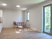 Pronájem bytu 1+kk, Praha - Hrdlořezy, Mezitraťová, 37 m2