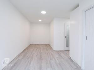 Pronájem bytu 2+kk, Praha - Hloubětín, Šestajovická, 29 m2