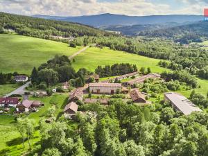 Prodej pozemku pro komerční výstavbu, Dešenice - Milence, 29718 m2