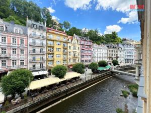 Pronájem obchodního prostoru, Karlovy Vary, Lázeňská, 25 m2