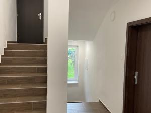 Prodej bytu 3+1, Karlovy Vary, U Trati, 80 m2