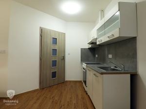 Prodej bytu 1+kk, Praha - Uhříněves, Salačova, 35 m2