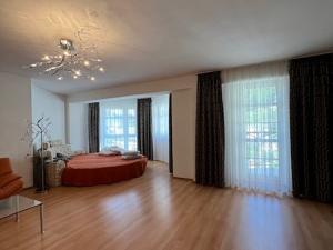 Prodej bytu 4+kk, Karlovy Vary, Zámecký vrch, 177 m2