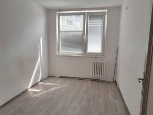 Pronájem bytu 2+kk, Praha - Hloubětín, Kardašovská, 43 m2