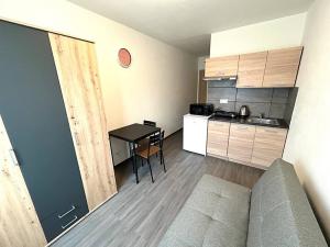 Pronájem bytu 1+kk, Praha - Háje, Hviezdoslavova, 20 m2