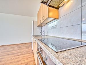 Pronájem bytu 1+kk, Praha - Písnice, Švihovská, 32 m2