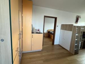 Prodej bytu 3+kk, Praha - Troja, Lešenská, 69 m2