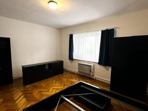 Pronájem bytu 2+kk, Praha - Kobylisy, Ořechová, 60 m2