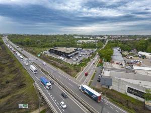 Pronájem obchodního prostoru, Brno, Kaštanová, 300 m2