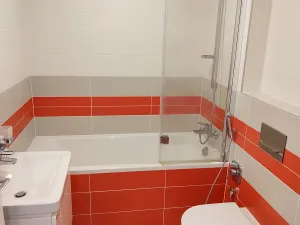 Pronájem bytu 2+kk, Praha - Vysočany, Sokolovská, 50 m2