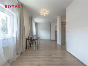 Pronájem bytu 1+kk, Praha - Modřany, K Vystrkovu, 34 m2