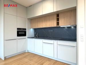 Pronájem bytu 2+kk, Praha - Smíchov, Podbělohorská, 62 m2