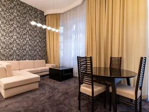 Prodej bytu 2+kk, Karlovy Vary, Divadelní náměstí, 65 m2