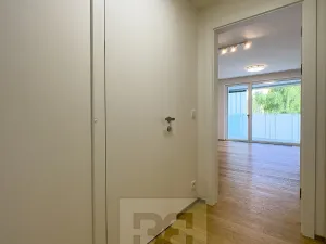 Pronájem bytu 1+kk, Praha - Michle, Hodonínská, 32 m2