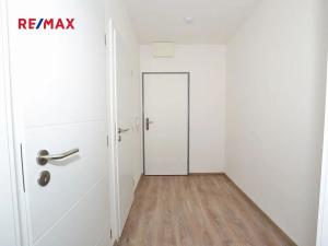 Pronájem bytu 1+kk, Praha - Černý Most, Bryksova, 37 m2