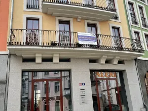 Prodej obchodního prostoru, Karlovy Vary, Zámecký vrch, 49 m2