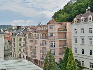 Prodej bytu 3+kk, Karlovy Vary, Zámecký vrch, 102 m2