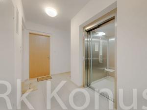 Pronájem bytu 2+kk, Praha - Holešovice, Komunardů, 56 m2