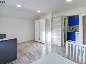 Pronájem bytu 1+kk, Praha - Vršovice, Vršovické náměstí, 29 m2