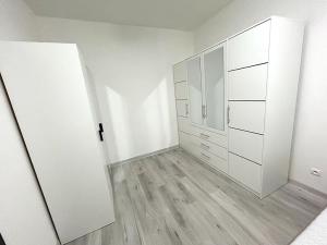 Pronájem bytu 2+kk, Praha - Strašnice, Nad olšinami, 50 m2