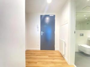 Pronájem bytu 1+kk, Praha - Kobylisy, Vršní, 40 m2