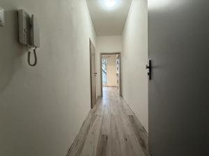 Pronájem bytu 2+kk, Milovice, Slepá, 31 m2