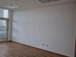 Pronájem obchodního prostoru, Znojmo, náměstí Svobody, 25 m2