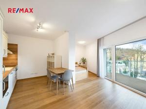 Pronájem bytu 1+kk, Praha - Smíchov, Kobrova, 52 m2