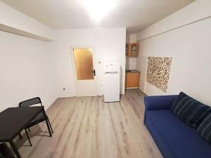 Pronájem bytu 1+kk, Praha - Radotín, Vrážská, 28 m2