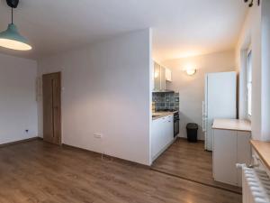 Pronájem bytu 1+kk, Praha - Záběhlice, Svojšovická, 30 m2