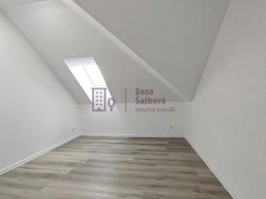 Pronájem bytu 3+kk, Jindřichův Hradec, nám. Míru, 64 m2