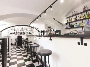 Pronájem restaurace, Praha - Nové Město, Na Zderaze, 95 m2