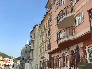 Prodej obchodního prostoru, Karlovy Vary, Zámecký vrch, 42 m2