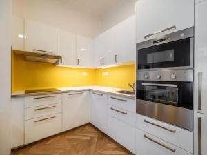 Pronájem bytu 2+kk, Praha - Bubeneč, Šmeralova, 52 m2