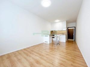 Pronájem bytu 1+kk, Praha - Střížkov, Zakšínská, 30 m2