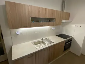 Pronájem bytu 1+kk, Praha - Vršovice, Karpatská, 27 m2