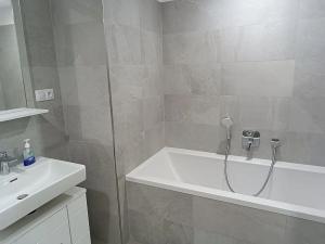 Pronájem bytu 2+kk, Praha - Vysočany, Spojovací, 64 m2