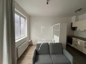 Pronájem bytu 1+kk, Praha - Kyje, Sicherova, 33 m2