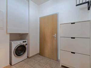 Prodej bytu 2+kk, Praha - Holešovice, Varhulíkové, 48 m2