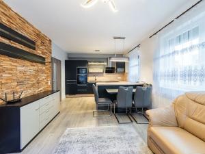 Pronájem bytu 2+kk, Praha - Hloubětín, Saarinenova, 61 m2