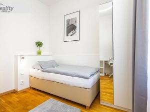 Pronájem bytu 3+kk, Praha - Vinohrady, Na Kozačce, 60 m2