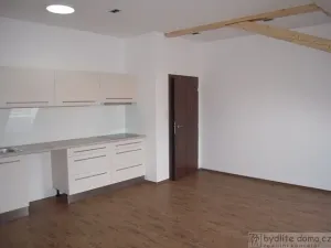 Pronájem bytu 1+kk, Vodňany, nám. Svobody, 45 m2