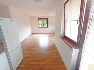 Pronájem bytu 2+kk, Praha - Stodůlky, náměstí Na Lužinách, 62 m2