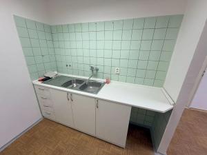 Pronájem bytu 2+kk, Praha - Stodůlky, Hostinského, 42 m2