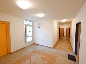 Pronájem bytu 1+kk, Praha - Řeporyje, Wiesenthalova, 61 m2