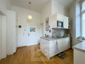 Pronájem bytu 1+1, Praha - Smíchov, Zborovská, 31 m2