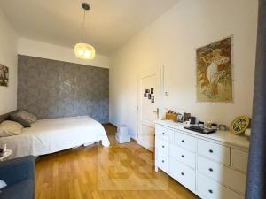 Pronájem bytu 1+1, Praha - Smíchov, Zborovská, 31 m2