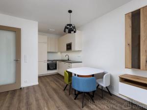 Pronájem bytu 2+kk, Praha - Žižkov, V domově, 48 m2