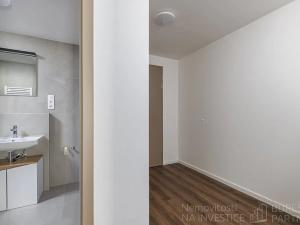 Pronájem bytu 2+kk, Praha - Žižkov, V domově, 50 m2